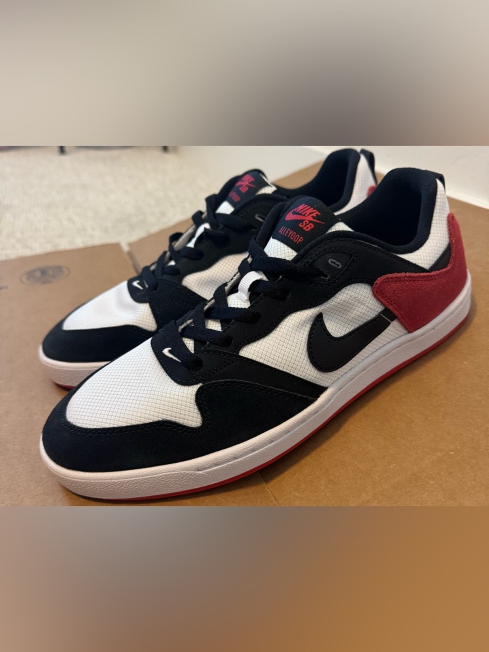 Brand new Nike SB Men’s Black White & Red Low-Top Sneakers